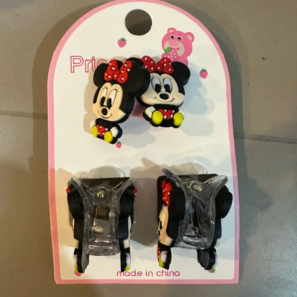 Minnie Mouse hair accessories